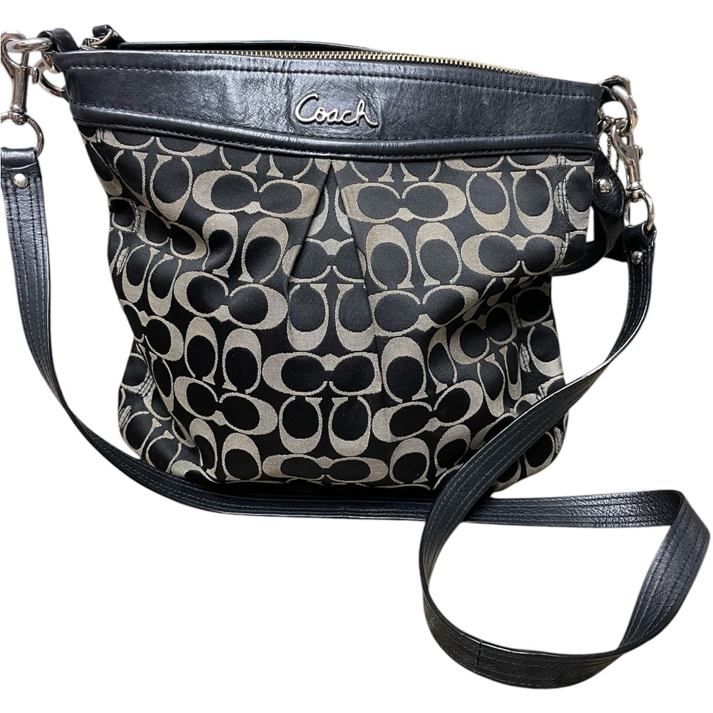 COACH Women's Gray and Black  Ashley Signature Hippy Convertible Shoulde…